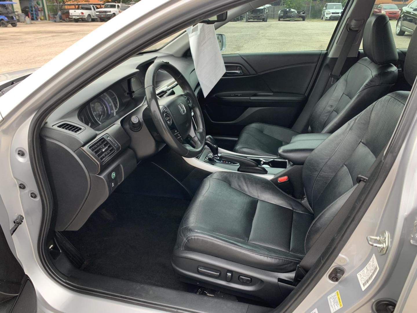 2015 Silver /Black Honda Accord EX-L Sedan (1HGCR2F81FA) with an 2.4L L4 DOHC 16V engine, Transmission transmission, located at 1830 North Belt Line Road, Irving, TX, 75061, (469) 524-0199, 32.834373, -96.993584 - Photo#5