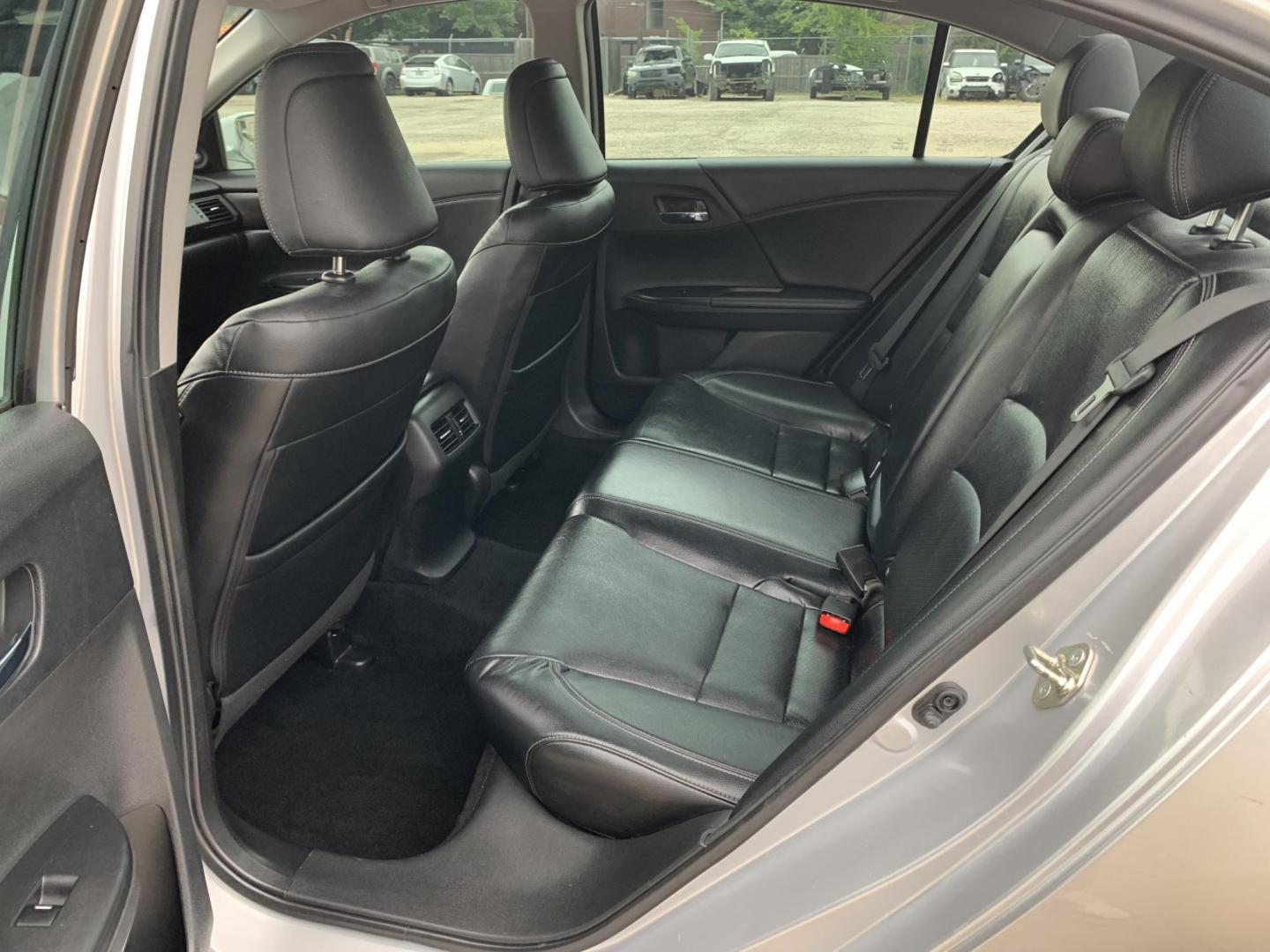 2015 Silver /Black Honda Accord EX-L Sedan (1HGCR2F81FA) with an 2.4L L4 DOHC 16V engine, Transmission transmission, located at 1830 North Belt Line Road, Irving, TX, 75061, (469) 524-0199, 32.834373, -96.993584 - Photo#10