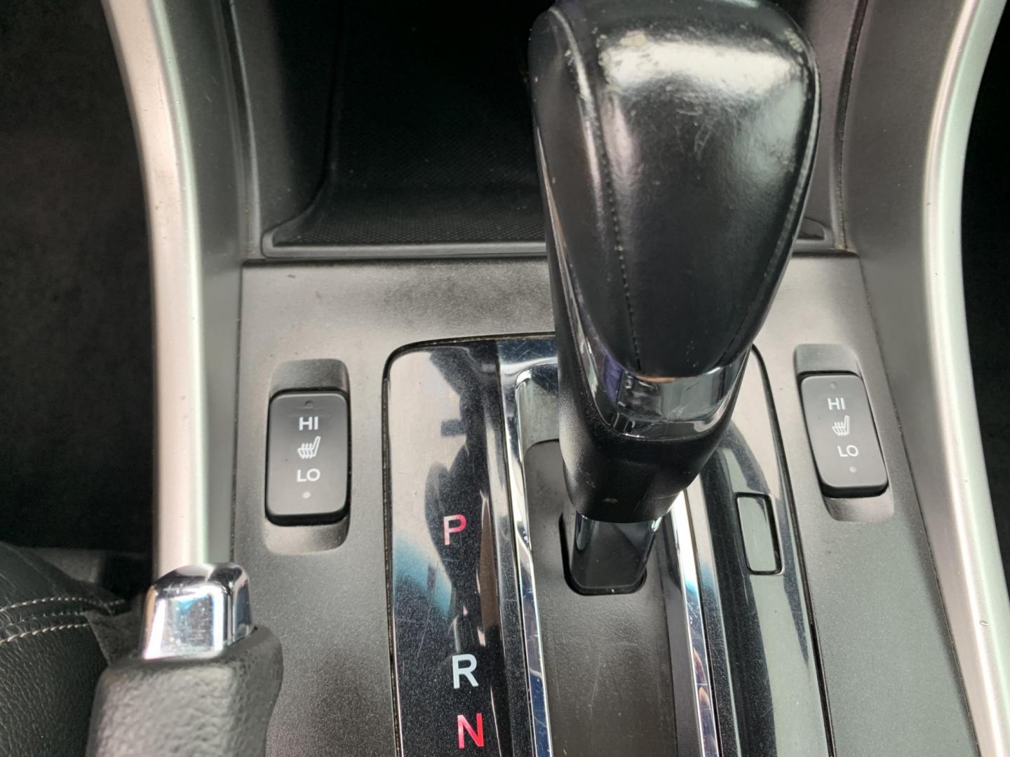 2015 Silver /Black Honda Accord EX-L Sedan (1HGCR2F81FA) with an 2.4L L4 DOHC 16V engine, Transmission transmission, located at 1830 North Belt Line Road, Irving, TX, 75061, (469) 524-0199, 32.834373, -96.993584 - Photo#15