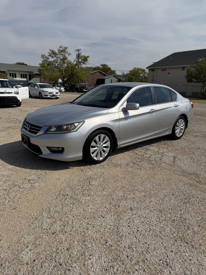 2015 Silver /Black Honda Accord EX-L Sedan (1HGCR2F81FA) with an 2.4L L4 DOHC 16V engine, Automatic transmission, located at 1830 North Belt Line Road, Irving, TX, 75061, (469) 524-0199, 32.834373, -96.993584- Photo#2