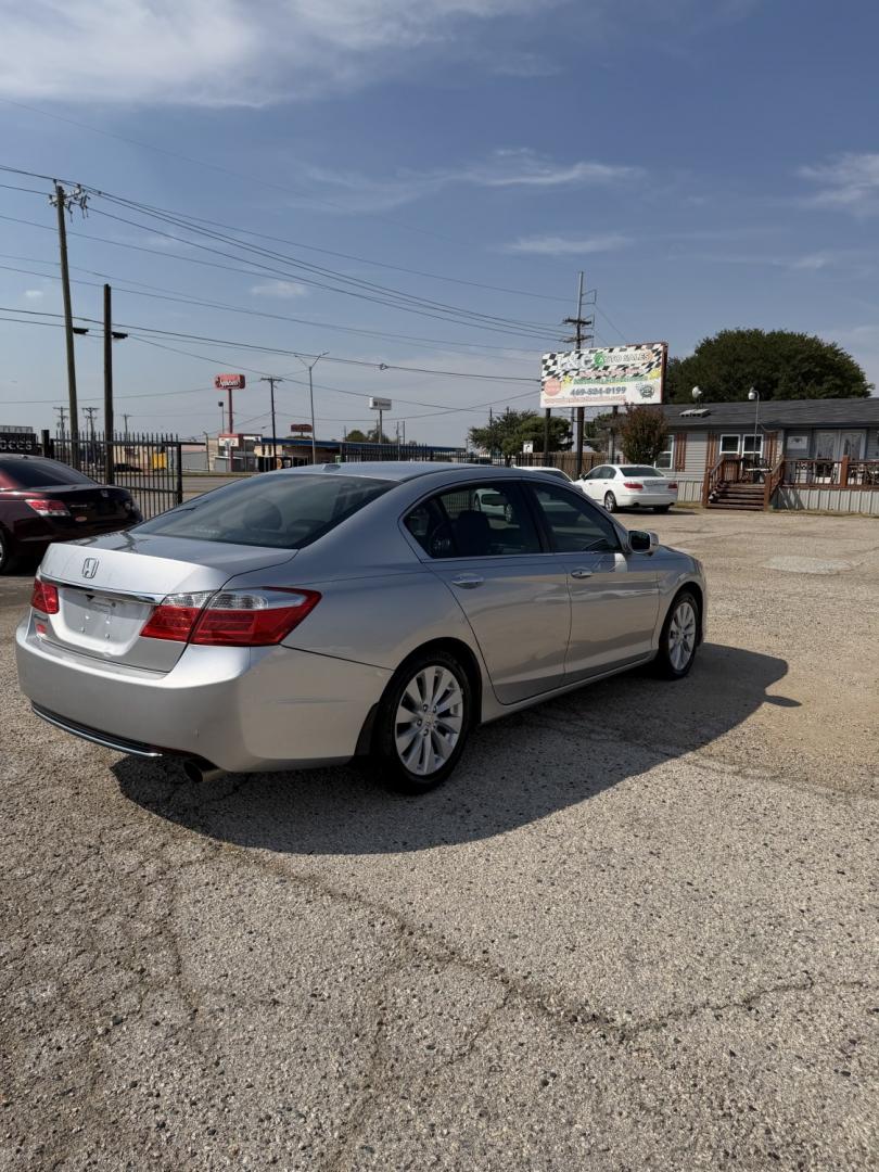 2015 Silver /Black Honda Accord EX-L Sedan (1HGCR2F81FA) with an 2.4L L4 DOHC 16V engine, Automatic transmission, located at 1830 North Belt Line Road, Irving, TX, 75061, (469) 524-0199, 32.834373, -96.993584- Photo#5