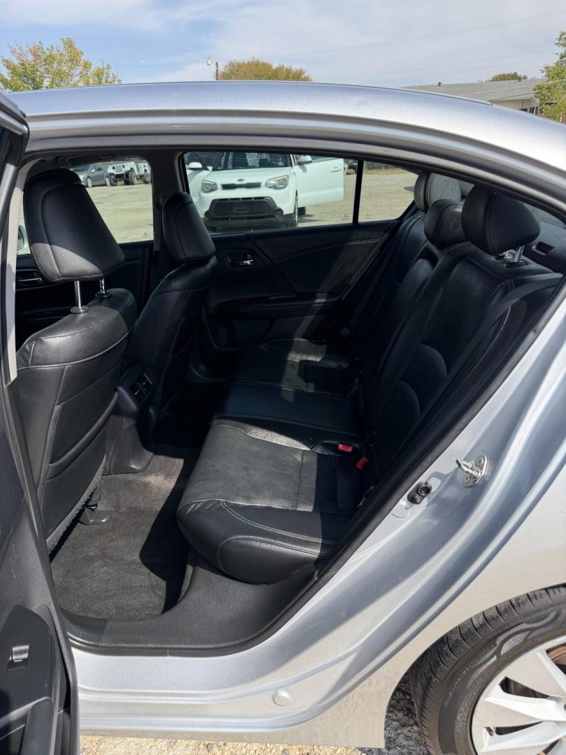 2015 Silver /Black Honda Accord EX-L Sedan (1HGCR2F81FA) with an 2.4L L4 DOHC 16V engine, Automatic transmission, located at 1830 North Belt Line Road, Irving, TX, 75061, (469) 524-0199, 32.834373, -96.993584- Photo#8