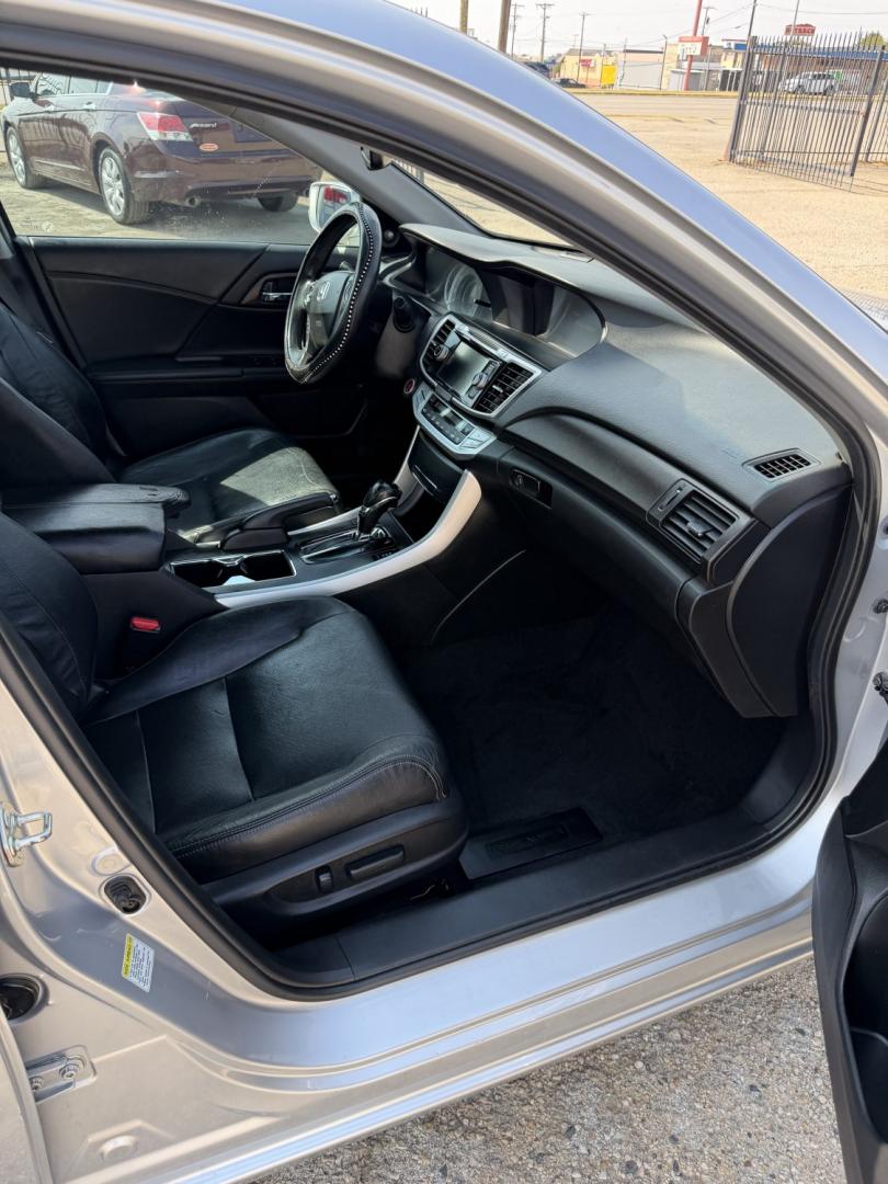 2015 Silver /Black Honda Accord EX-L Sedan (1HGCR2F81FA) with an 2.4L L4 DOHC 16V engine, Automatic transmission, located at 1830 North Belt Line Road, Irving, TX, 75061, (469) 524-0199, 32.834373, -96.993584- Photo#10