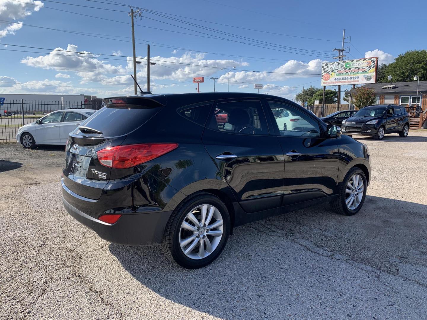 2012 Black /Tan Hyundai Tucson Limited 2WD (KM8JU3AC5CU) with an 2.4L L4 DOHC 16V engine, Automatic transmission, located at 1830 North Belt Line Road, Irving, TX, 75061, (469) 524-0199, 32.834373, -96.993584 - Photo#3