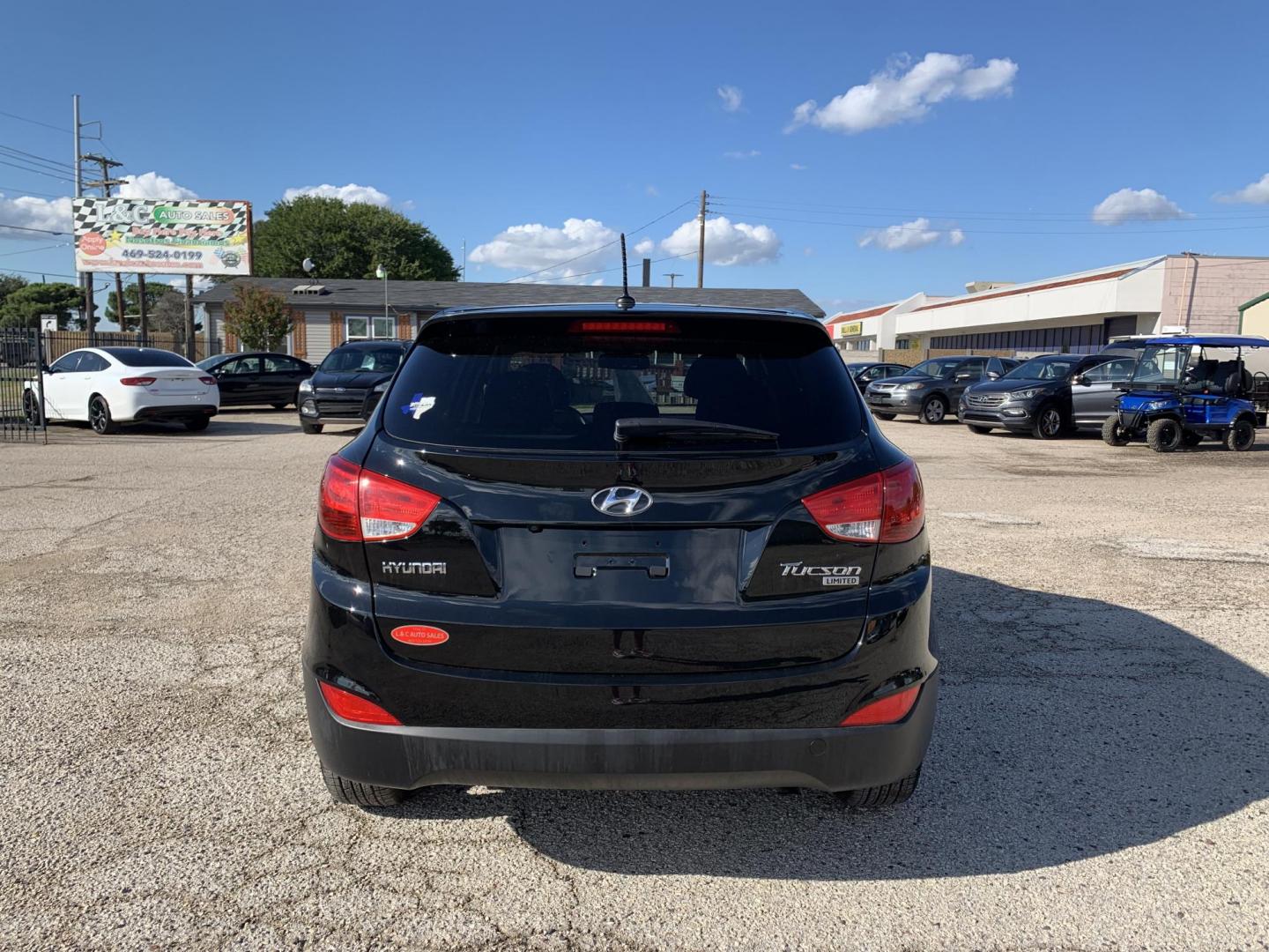 2012 Black /Tan Hyundai Tucson Limited 2WD (KM8JU3AC5CU) with an 2.4L L4 DOHC 16V engine, Automatic transmission, located at 1830 North Belt Line Road, Irving, TX, 75061, (469) 524-0199, 32.834373, -96.993584 - Photo#4