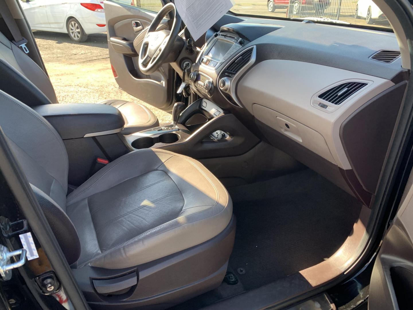 2012 Black /Tan Hyundai Tucson Limited 2WD (KM8JU3AC5CU) with an 2.4L L4 DOHC 16V engine, Automatic transmission, located at 1830 North Belt Line Road, Irving, TX, 75061, (469) 524-0199, 32.834373, -96.993584 - Photo#11