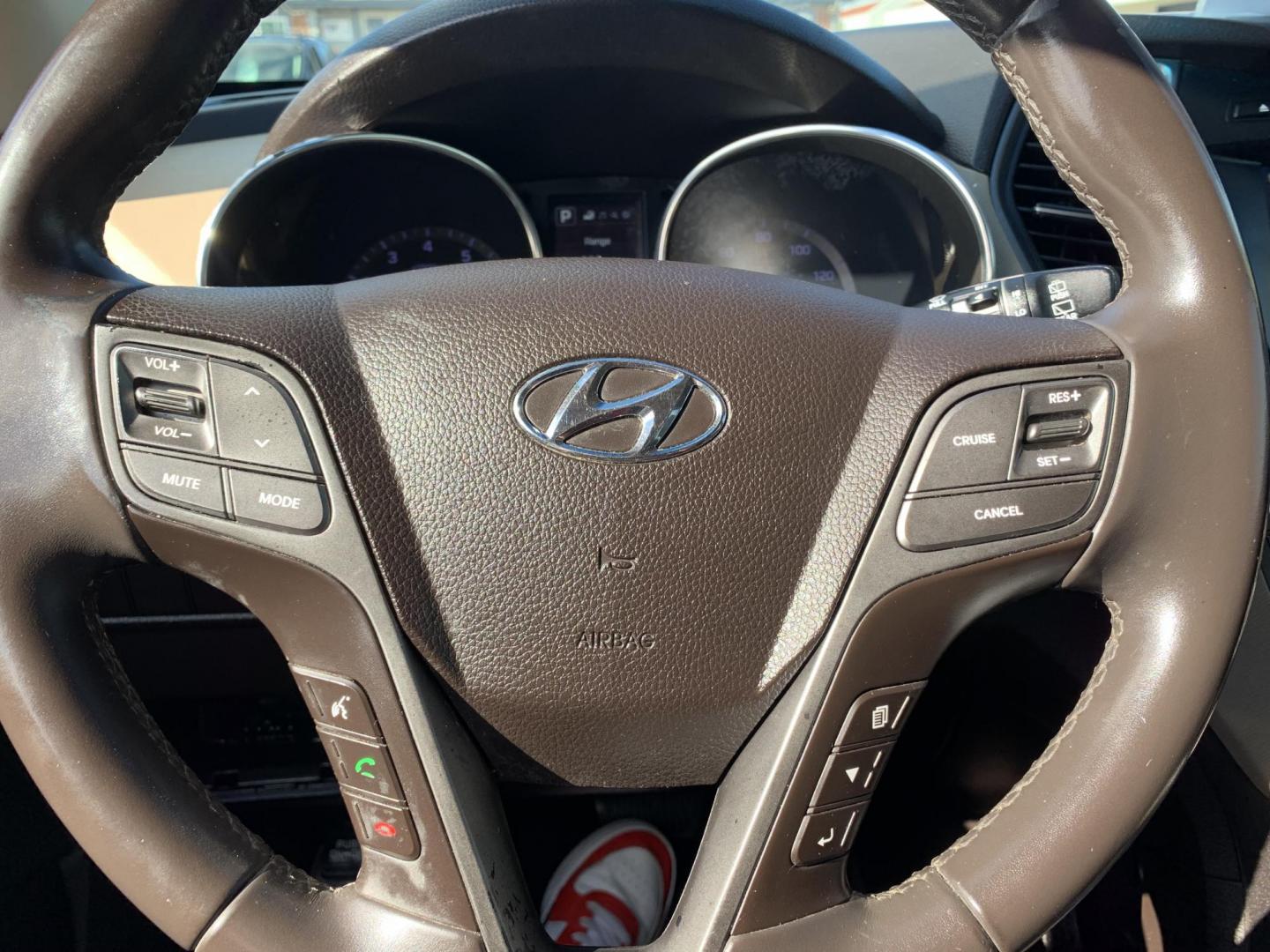 2017 Gray /Black Hyundai Santa Fe Sport 2.4 FWD (5XYZU3LB8HG) with an 2.4L L4 DOHC 16V engine, AUTOMATIC transmission, located at 1830 North Belt Line Road, Irving, TX, 75061, (469) 524-0199, 32.834373, -96.993584 - Photo#17