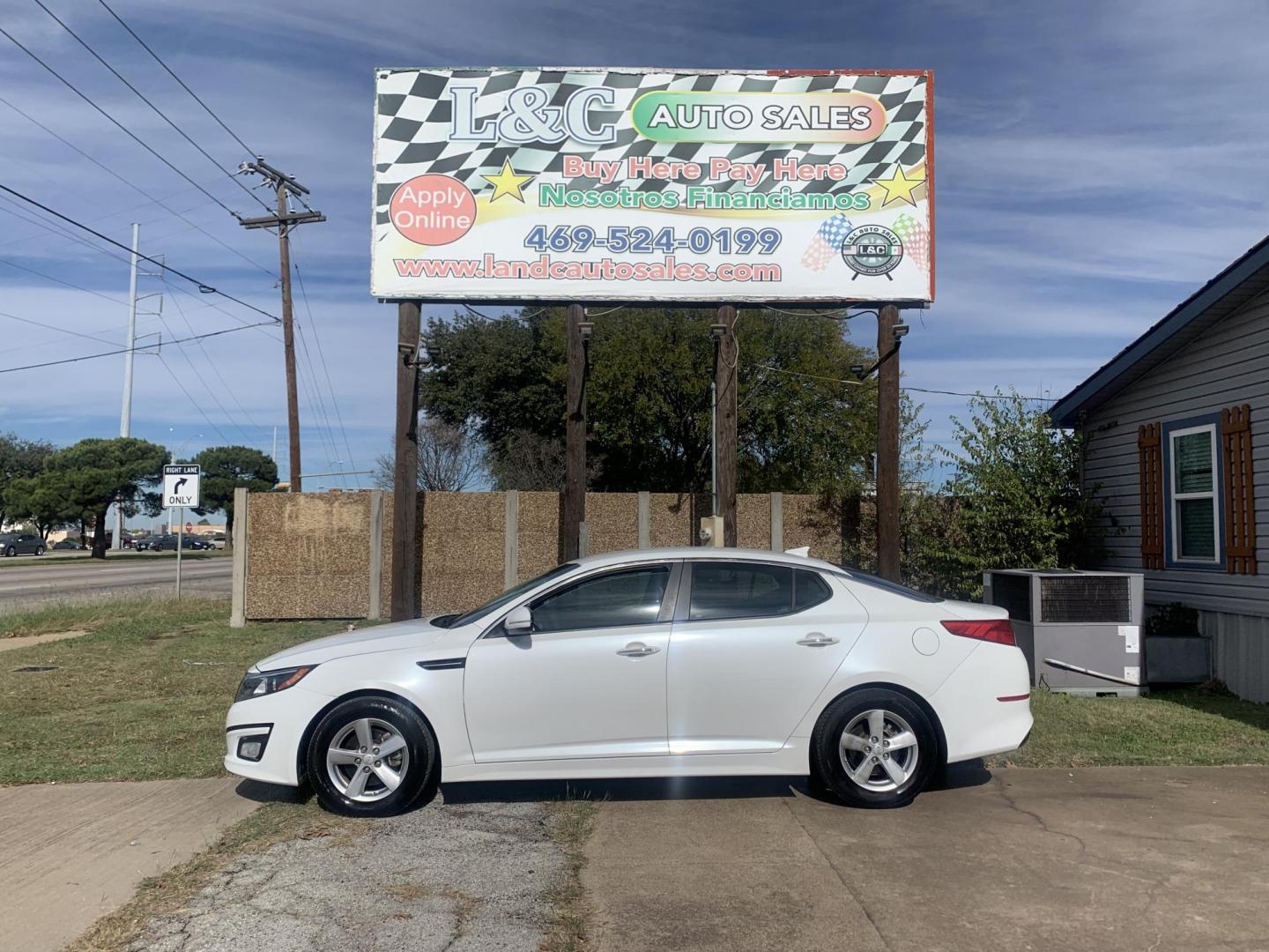 2015 White /Black Kia Optima LX (KNAGM4A7XF5) with an 2.4L L4 DOHC 16V engine, Automatic transmission, located at 1830 North Belt Line Road, Irving, TX, 75061, (469) 524-0199, 32.834373, -96.993584 - Photo#0