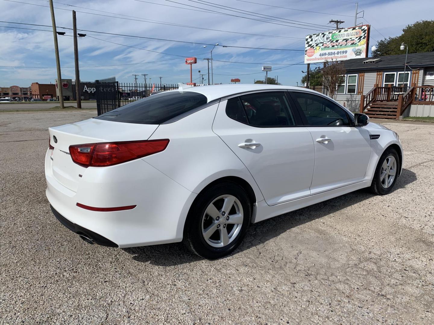 2015 White /Black Kia Optima LX (KNAGM4A7XF5) with an 2.4L L4 DOHC 16V engine, Automatic transmission, located at 1830 North Belt Line Road, Irving, TX, 75061, (469) 524-0199, 32.834373, -96.993584 - Photo#5