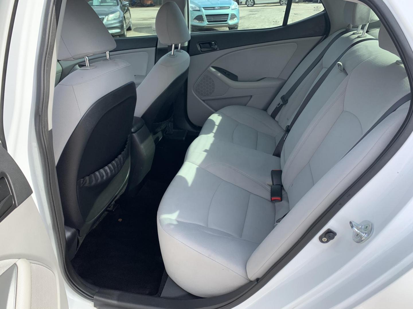 2015 White /Black Kia Optima LX (KNAGM4A7XF5) with an 2.4L L4 DOHC 16V engine, Automatic transmission, located at 1830 North Belt Line Road, Irving, TX, 75061, (469) 524-0199, 32.834373, -96.993584 - Photo#8