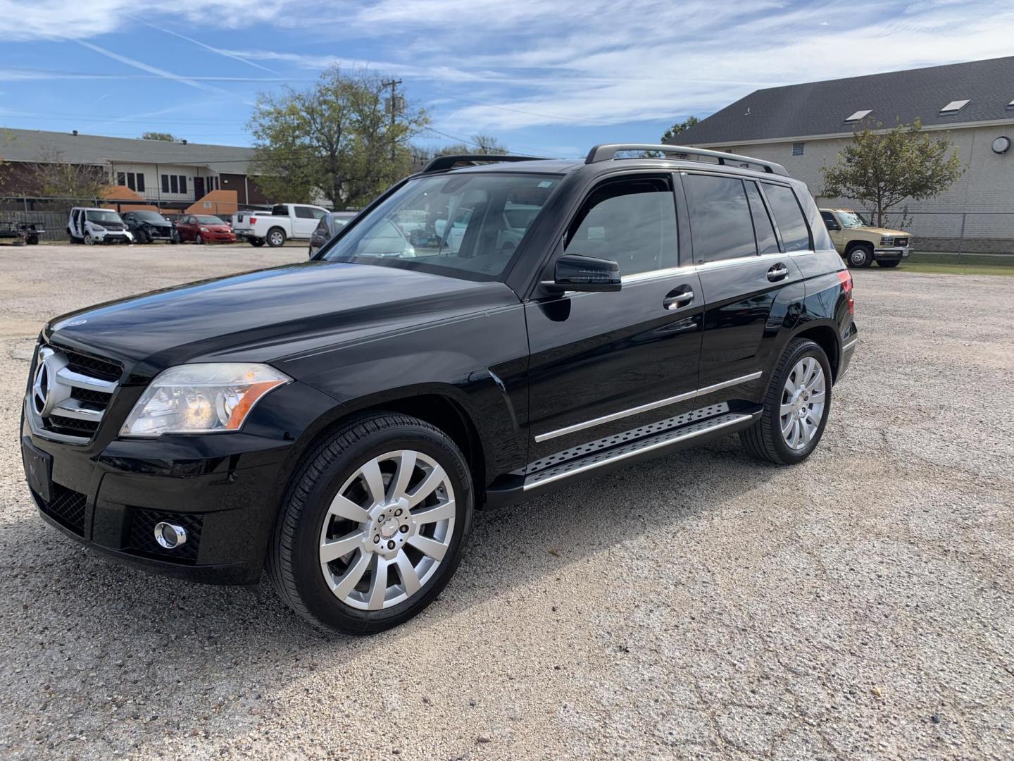 2011 Black /Black Mercedes-Benz GLK-Class GLK350 (WDCGG5GB1BF) with an v6 3.5L FI DOHC 213 CID engine, Automatic transmission, located at 1830 North Belt Line Road, Irving, TX, 75061, (469) 524-0199, 32.834373, -96.993584 - Photo#2