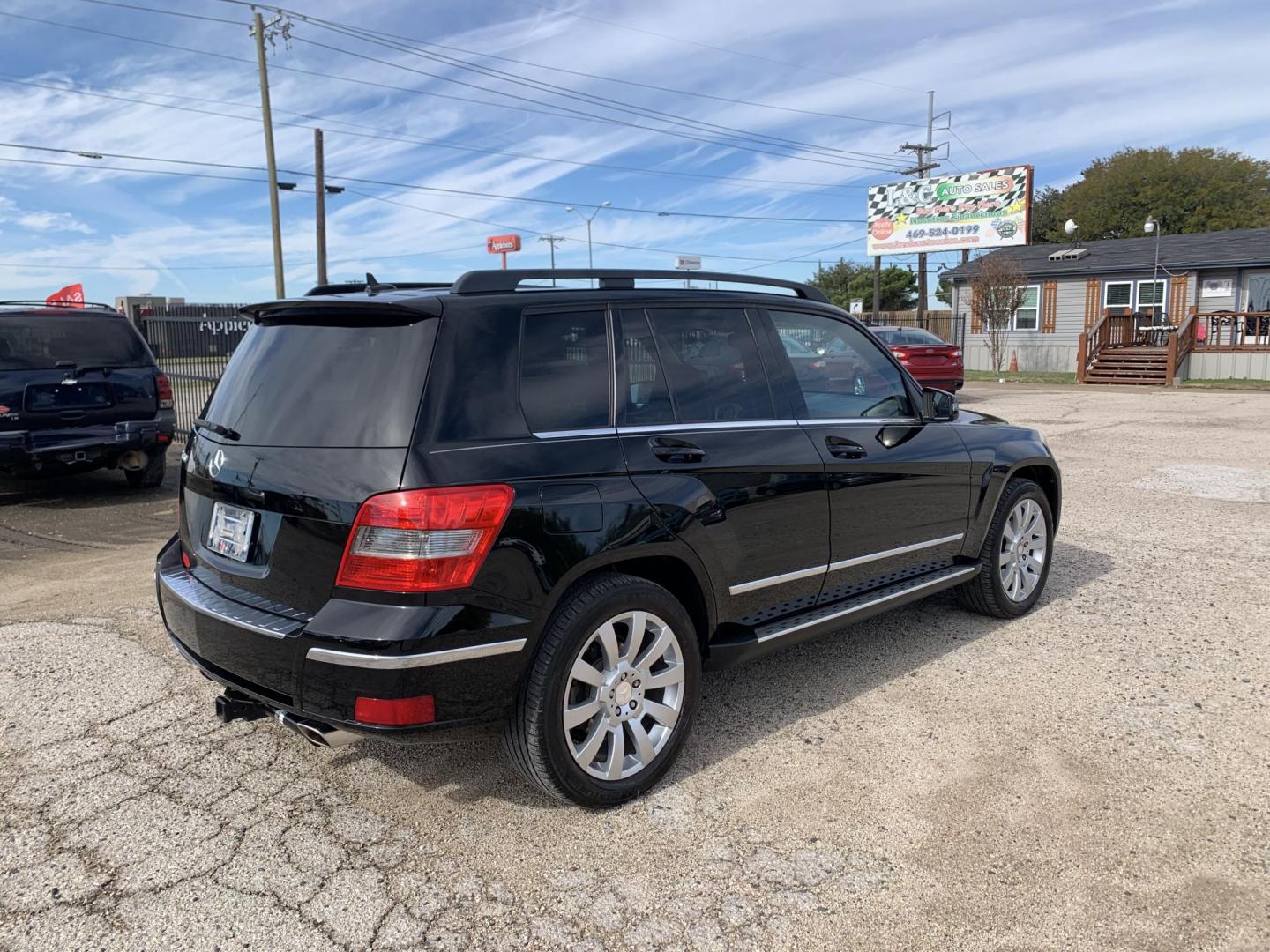 2011 Black /Black Mercedes-Benz GLK-Class GLK350 (WDCGG5GB1BF) with an v6 3.5L FI DOHC 213 CID engine, Automatic transmission, located at 1830 North Belt Line Road, Irving, TX, 75061, (469) 524-0199, 32.834373, -96.993584 - Photo#5