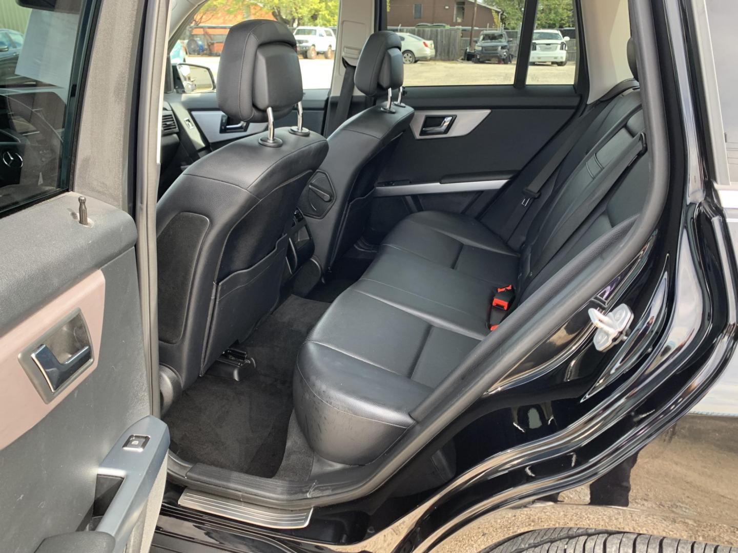 2011 Black /Black Mercedes-Benz GLK-Class GLK350 (WDCGG5GB1BF) with an v6 3.5L FI DOHC 213 CID engine, Automatic transmission, located at 1830 North Belt Line Road, Irving, TX, 75061, (469) 524-0199, 32.834373, -96.993584 - Photo#8