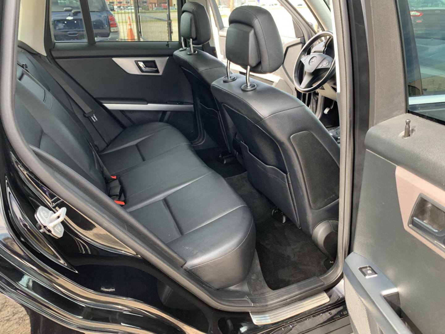 2011 Black /Black Mercedes-Benz GLK-Class GLK350 (WDCGG5GB1BF) with an v6 3.5L FI DOHC 213 CID engine, Automatic transmission, located at 1830 North Belt Line Road, Irving, TX, 75061, (469) 524-0199, 32.834373, -96.993584 - Photo#11