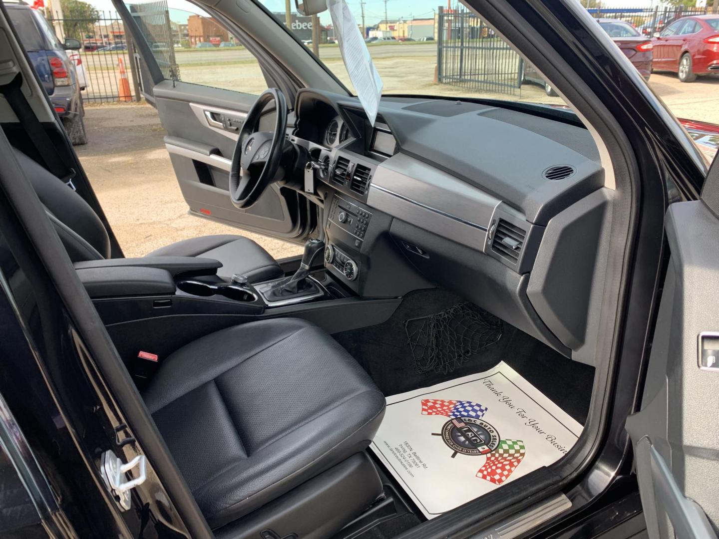 2011 Black /Black Mercedes-Benz GLK-Class GLK350 (WDCGG5GB1BF) with an v6 3.5L FI DOHC 213 CID engine, Automatic transmission, located at 1830 North Belt Line Road, Irving, TX, 75061, (469) 524-0199, 32.834373, -96.993584 - Photo#12