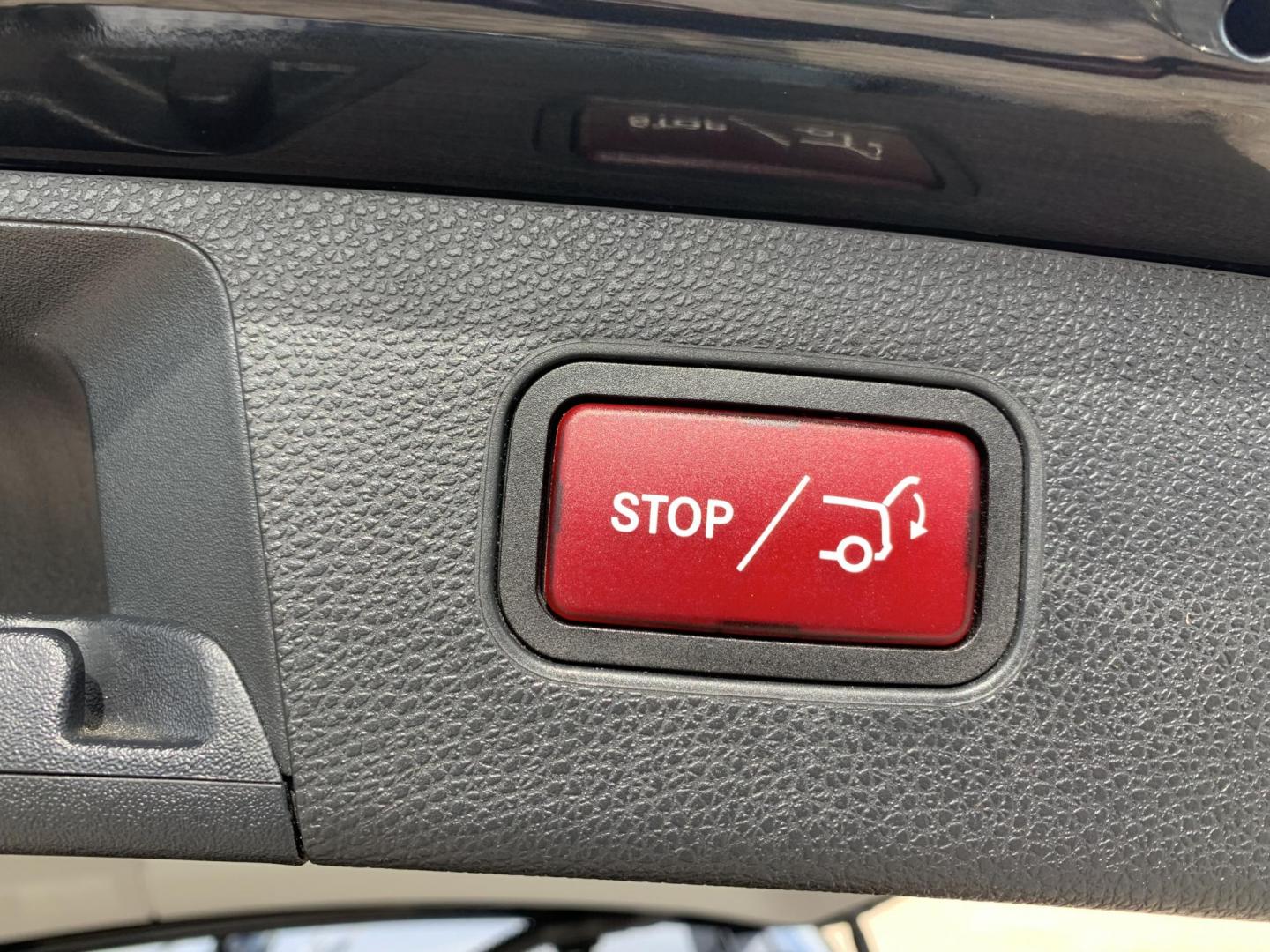 2011 Black /Black Mercedes-Benz GLK-Class GLK350 (WDCGG5GB1BF) with an v6 3.5L FI DOHC 213 CID engine, Automatic transmission, located at 1830 North Belt Line Road, Irving, TX, 75061, (469) 524-0199, 32.834373, -96.993584 - Photo#10