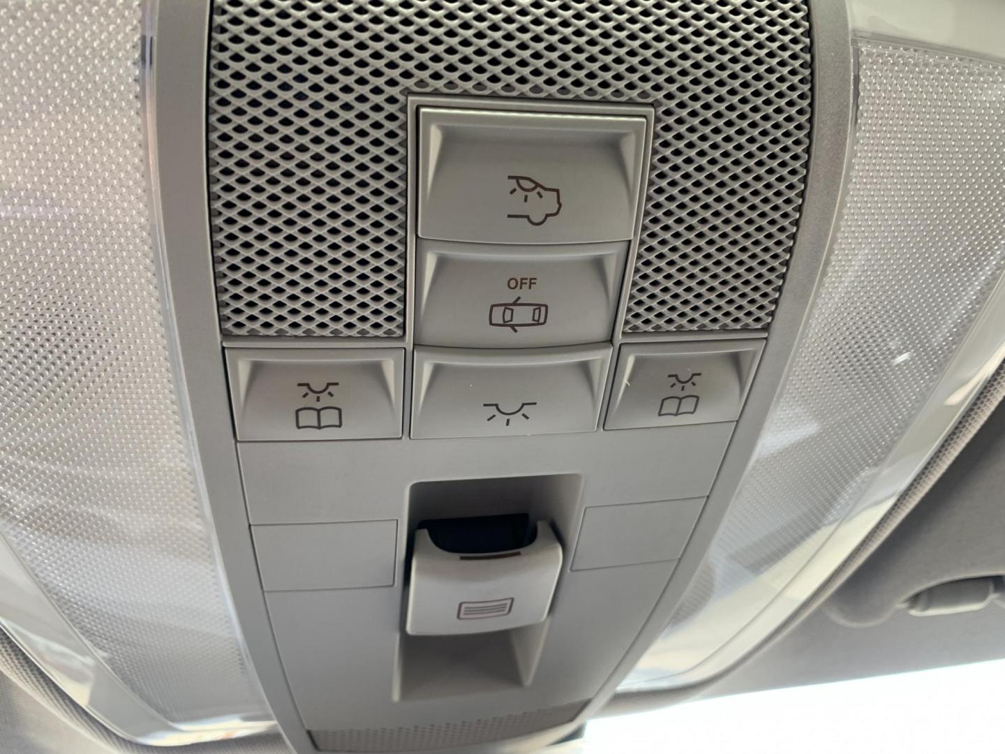 2011 Black /Black Mercedes-Benz GLK-Class GLK350 (WDCGG5GB1BF) with an v6 3.5L FI DOHC 213 CID engine, Automatic transmission, located at 1830 North Belt Line Road, Irving, TX, 75061, (469) 524-0199, 32.834373, -96.993584 - Photo#16