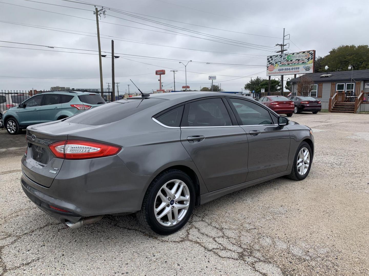 2014 Gray /Black Ford Fusion SE (3FA6P0HD5ER) with an 1.5L L4 DOHC 16V engine, Automatic transmission, located at 1830 North Belt Line Road, Irving, TX, 75061, (469) 524-0199, 32.834373, -96.993584 - Photo#7