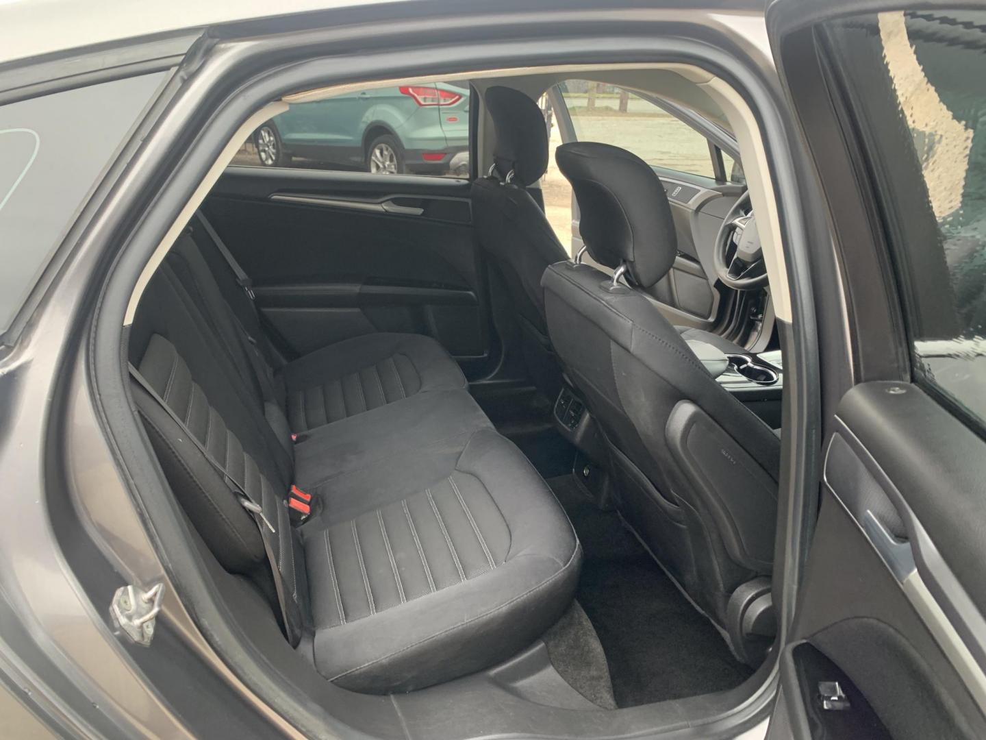 2014 Gray /Black Ford Fusion SE (3FA6P0HD5ER) with an 1.5L L4 DOHC 16V engine, Automatic transmission, located at 1830 North Belt Line Road, Irving, TX, 75061, (469) 524-0199, 32.834373, -96.993584 - Photo#9