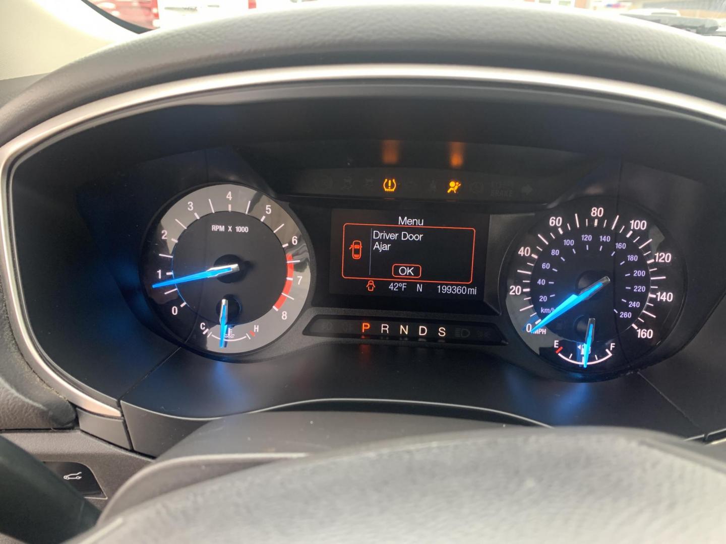 2014 Gray /Black Ford Fusion SE (3FA6P0HD5ER) with an 1.5L L4 DOHC 16V engine, Automatic transmission, located at 1830 North Belt Line Road, Irving, TX, 75061, (469) 524-0199, 32.834373, -96.993584 - Photo#12