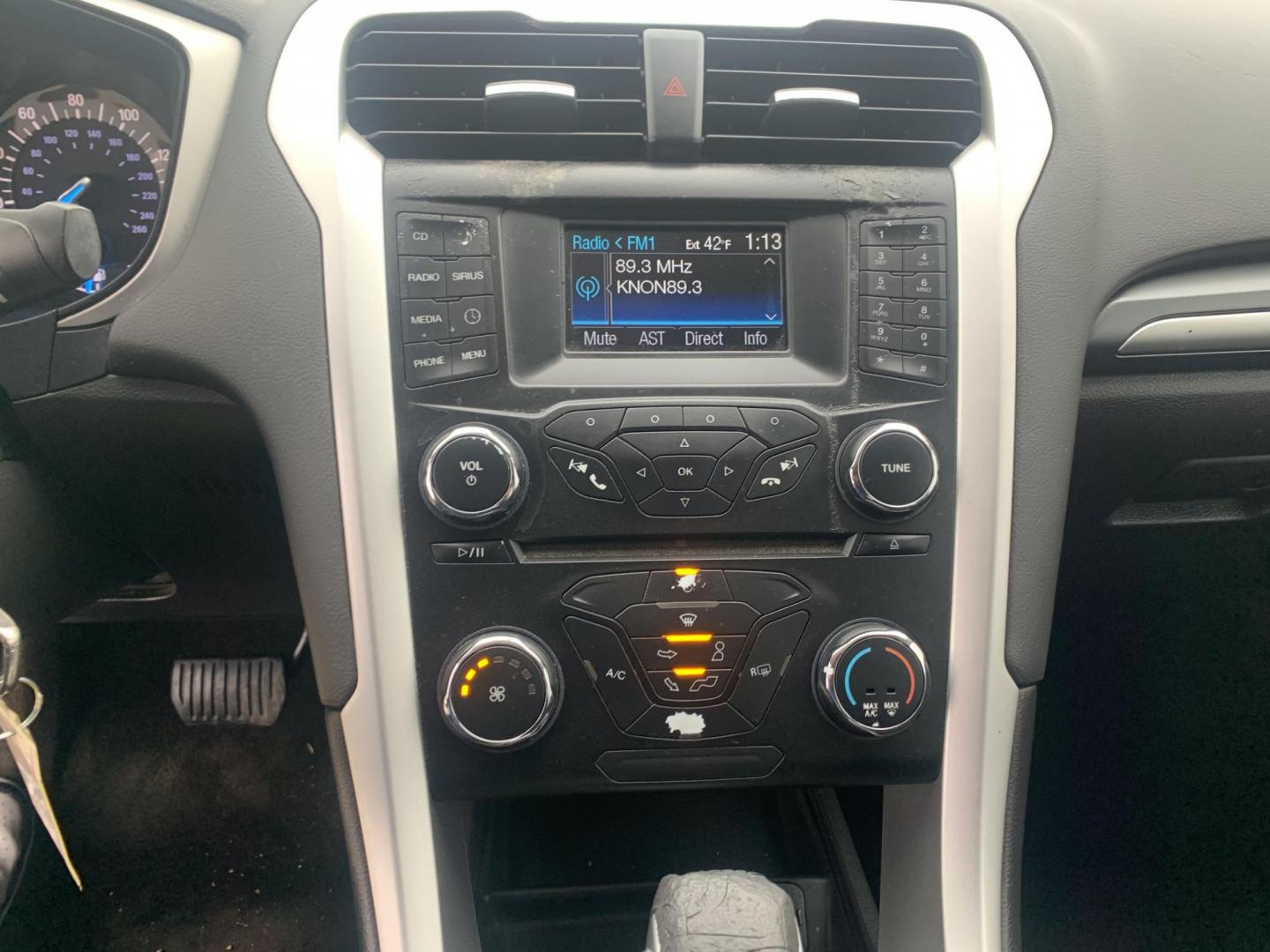 2014 Gray /Black Ford Fusion SE (3FA6P0HD5ER) with an 1.5L L4 DOHC 16V engine, Automatic transmission, located at 1830 North Belt Line Road, Irving, TX, 75061, (469) 524-0199, 32.834373, -96.993584 - Photo#13