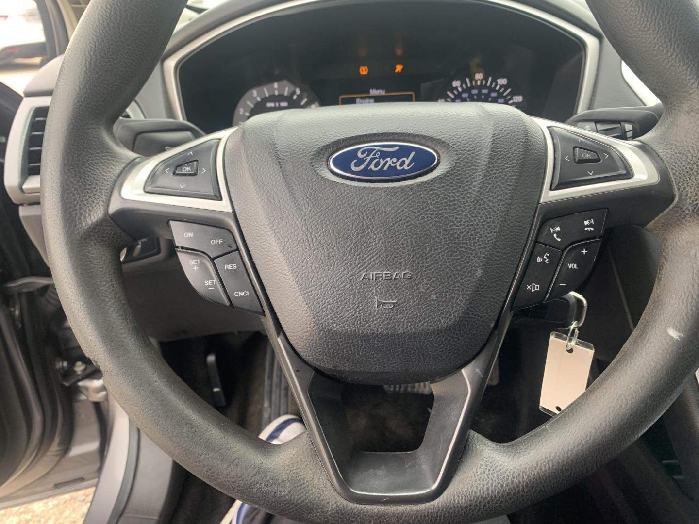 2014 Gray /Black Ford Fusion SE (3FA6P0HD5ER) with an 1.5L L4 DOHC 16V engine, Automatic transmission, located at 1830 North Belt Line Road, Irving, TX, 75061, (469) 524-0199, 32.834373, -96.993584 - Photo#11
