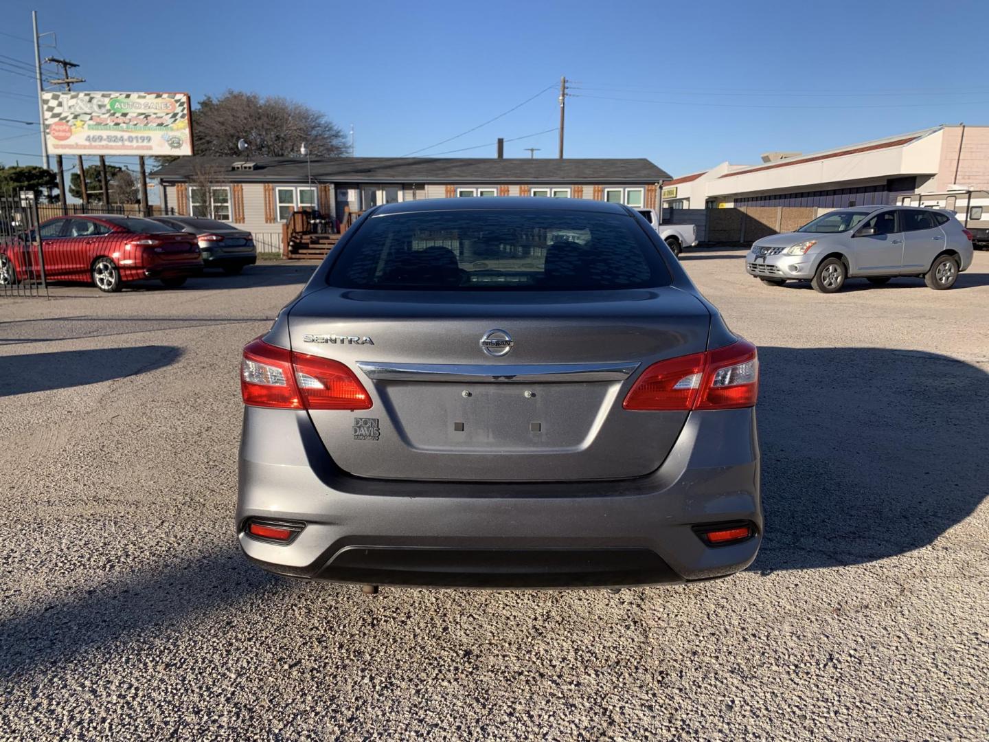 2017 Gray /Black Nissan Sentra S (3N1AB7AP5HY) with an 1.8L L4 SFI DOHC 16V engine, AUTOMATIC transmission, located at 1830 North Belt Line Road, Irving, TX, 75061, (469) 524-0199, 32.834373, -96.993584 - Photo#4