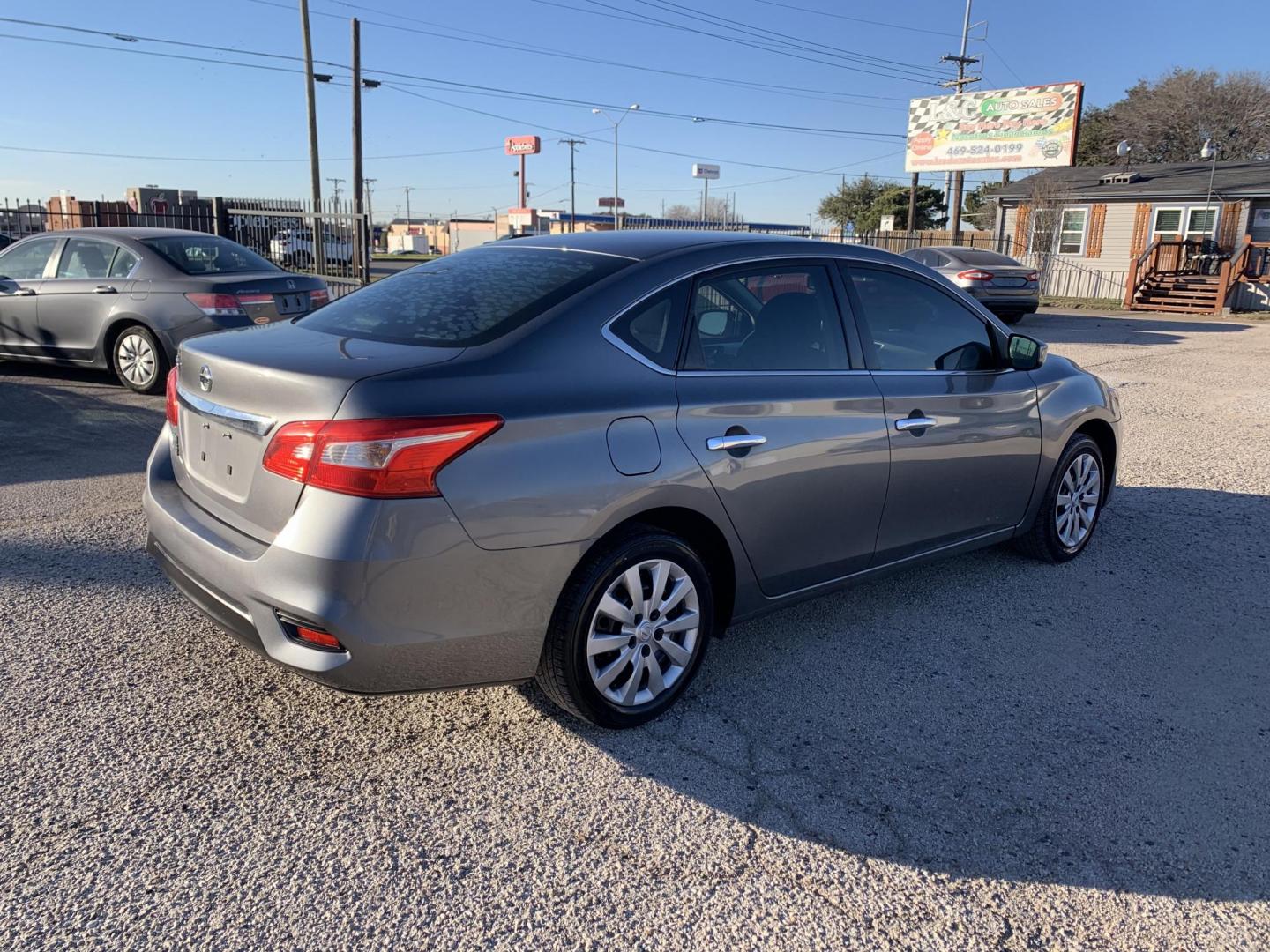 2017 Gray /Black Nissan Sentra S (3N1AB7AP5HY) with an 1.8L L4 SFI DOHC 16V engine, AUTOMATIC transmission, located at 1830 North Belt Line Road, Irving, TX, 75061, (469) 524-0199, 32.834373, -96.993584 - Photo#5
