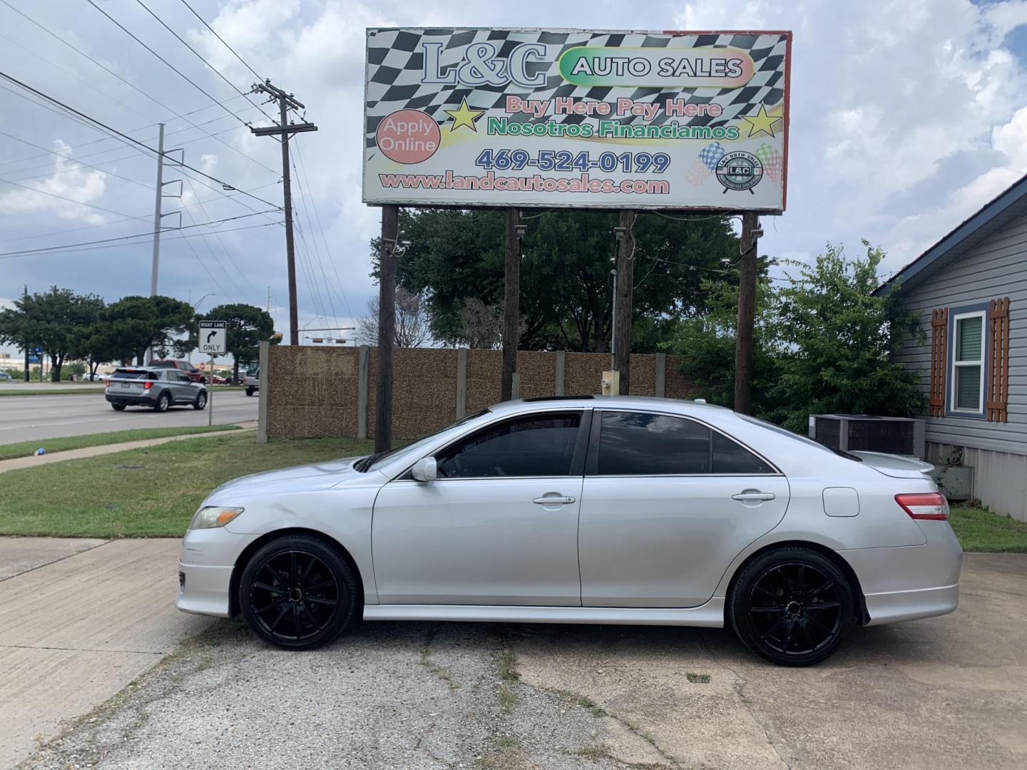 2011 SILVER /Black Toyota Camry SE (4T1BF3EK3BU) with an 2.5L L4 DOHC 16V engine, Automatic transmission, located at 1830 North Belt Line Road, Irving, TX, 75061, (469) 524-0199, 32.834373, -96.993584 - Photo#0