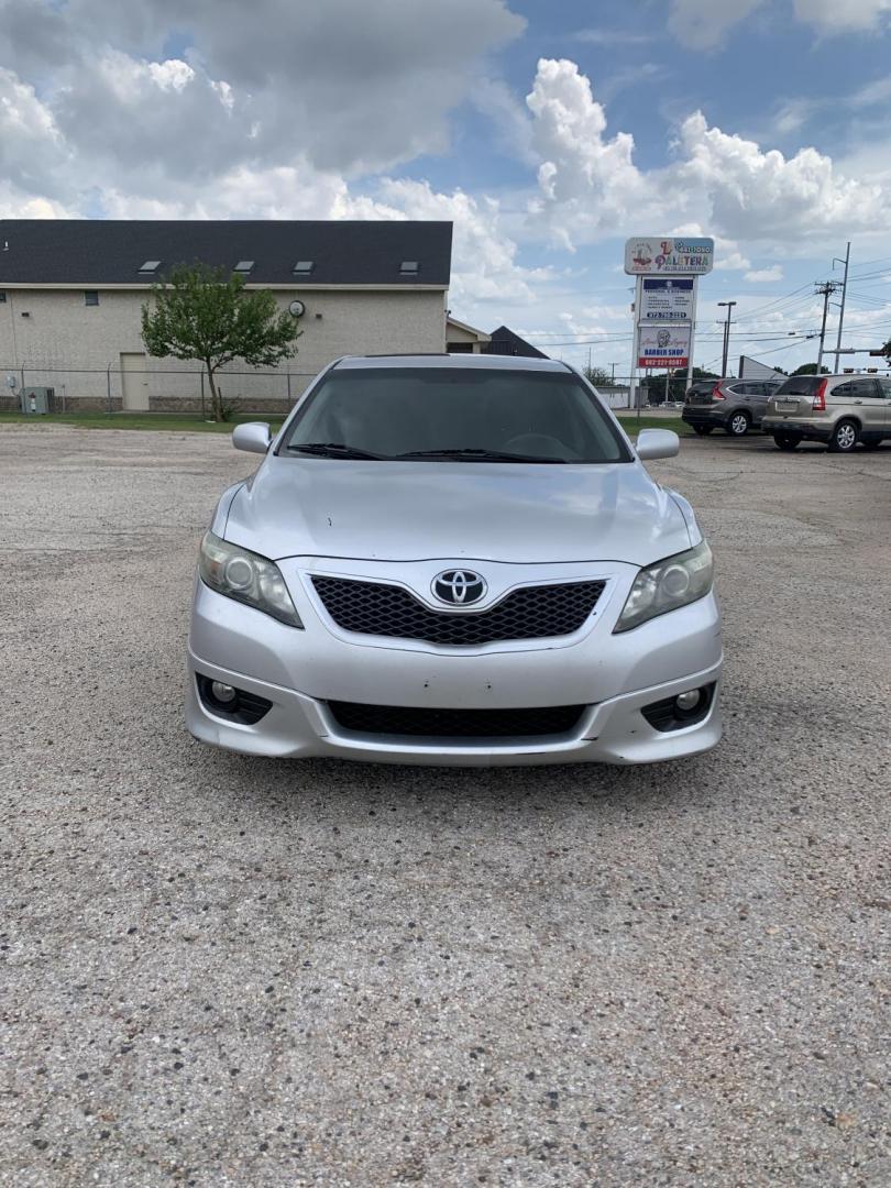 2011 SILVER /Black Toyota Camry SE (4T1BF3EK3BU) with an 2.5L L4 DOHC 16V engine, Automatic transmission, located at 1830 North Belt Line Road, Irving, TX, 75061, (469) 524-0199, 32.834373, -96.993584 - Photo#1