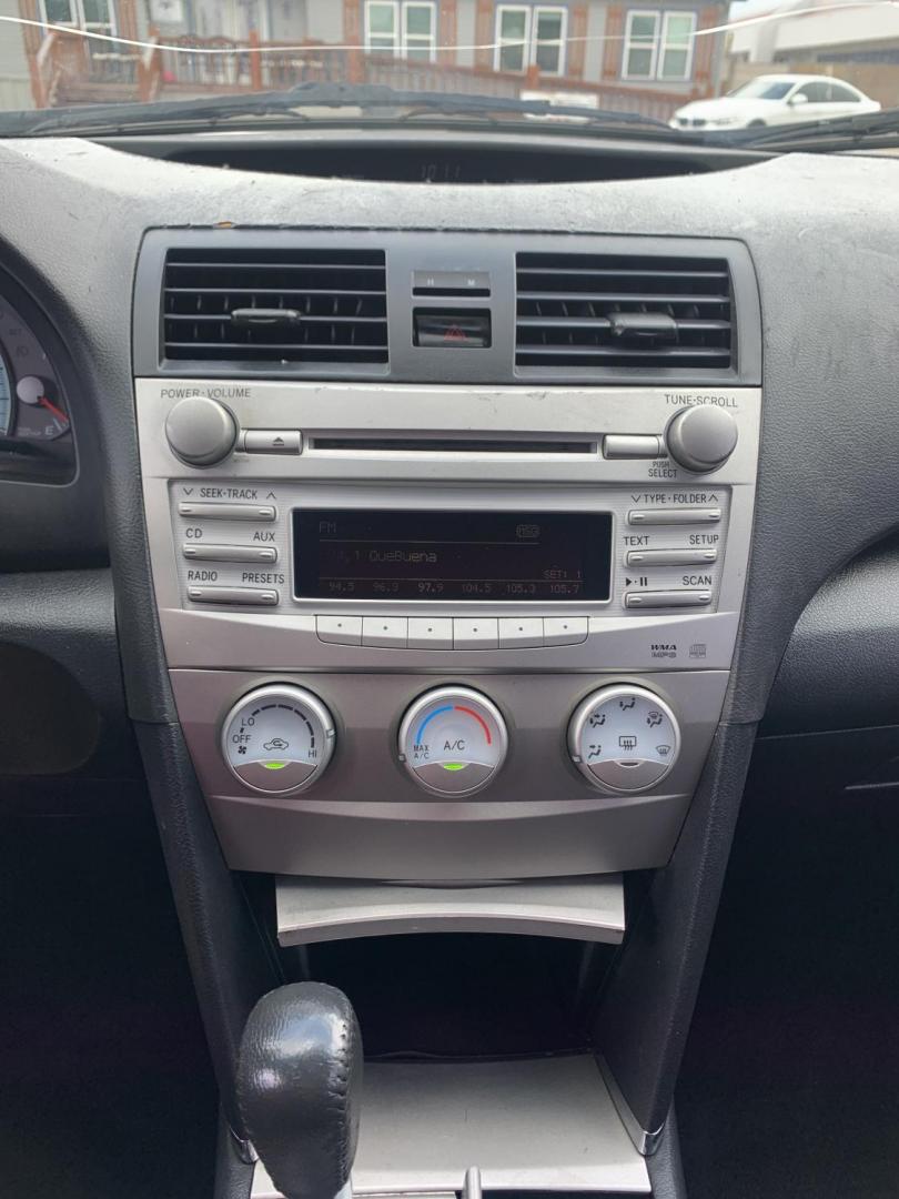 2011 SILVER /Black Toyota Camry SE (4T1BF3EK3BU) with an 2.5L L4 DOHC 16V engine, Automatic transmission, located at 1830 North Belt Line Road, Irving, TX, 75061, (469) 524-0199, 32.834373, -96.993584 - Photo#7
