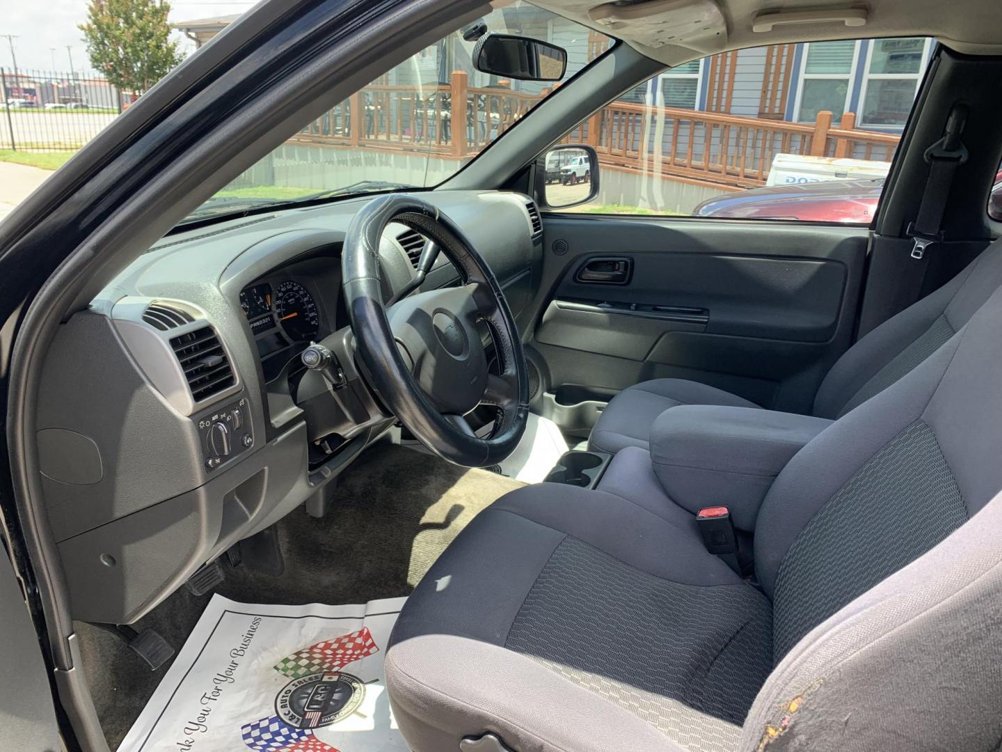 2006 Black /gray Chevrolet Colorado LS Ext. Cab 2WD (1GCCS196068) with an 3.5L L5 DOHC 20V engine, Automatic transmission, located at 1830 North Belt Line Road, Irving, TX, 75061, (469) 524-0199, 32.834373, -96.993584 - Photo#4