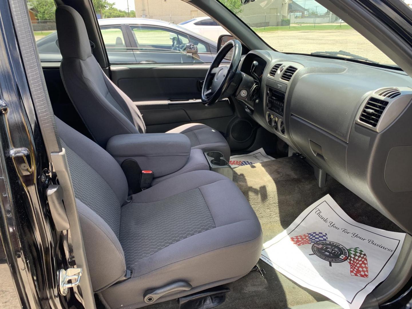 2006 Black /gray Chevrolet Colorado LS Ext. Cab 2WD (1GCCS196068) with an 3.5L L5 DOHC 20V engine, Automatic transmission, located at 1830 North Belt Line Road, Irving, TX, 75061, (469) 524-0199, 32.834373, -96.993584 - Photo#6