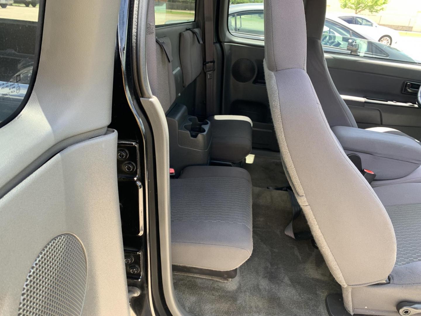 2006 Black /gray Chevrolet Colorado LS Ext. Cab 2WD (1GCCS196068) with an 3.5L L5 DOHC 20V engine, Automatic transmission, located at 1830 North Belt Line Road, Irving, TX, 75061, (469) 524-0199, 32.834373, -96.993584 - Photo#7