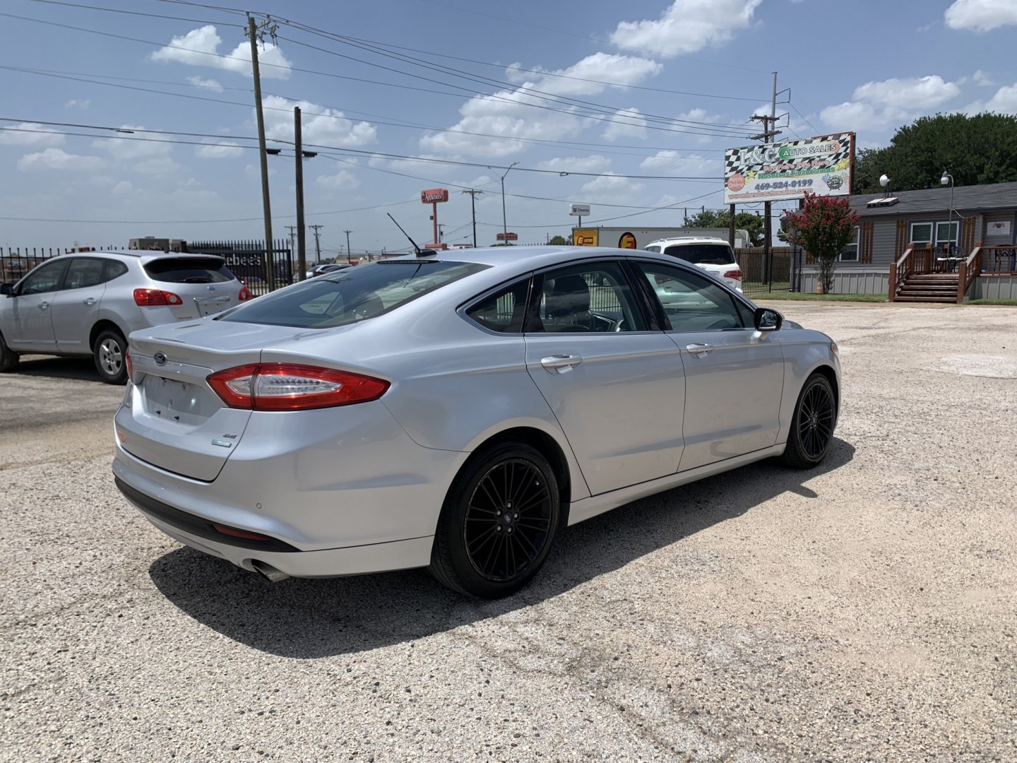 2016 Silver /Black Ford Fusion SE (3FA6P0HD5GR) with an 1.5L L4 DOHC 16V engine, Automatic transmission, located at 1830 North Belt Line Road, Irving, TX, 75061, (469) 524-0199, 32.834373, -96.993584- Photo#5