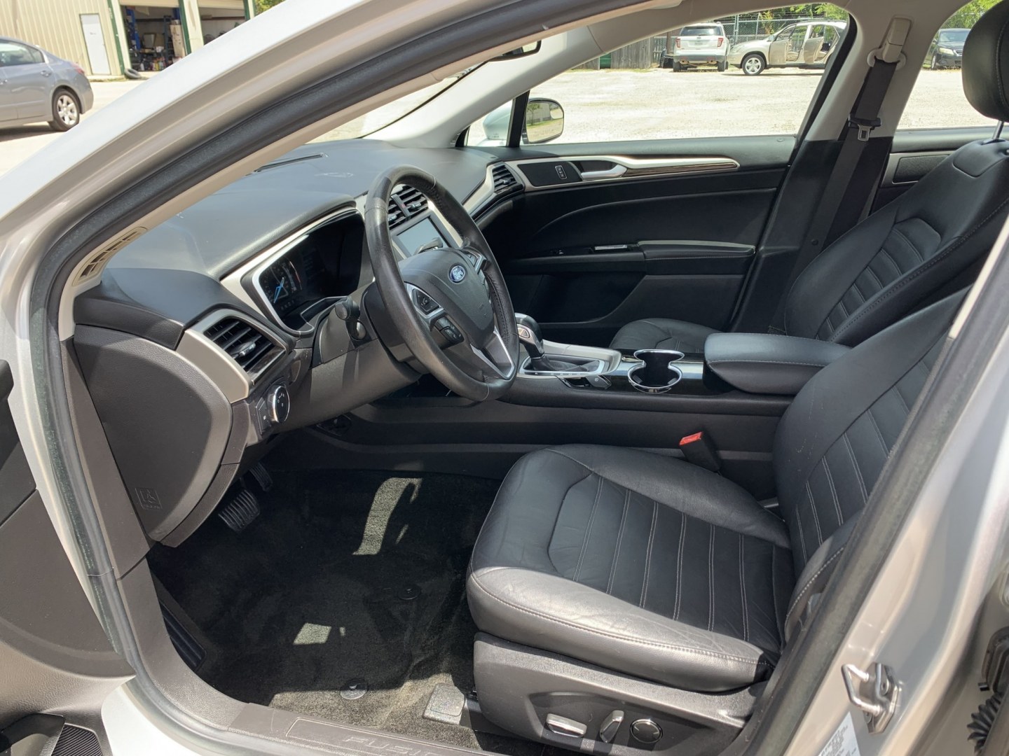 2016 Silver /Black Ford Fusion SE (3FA6P0HD5GR) with an 1.5L L4 DOHC 16V engine, Automatic transmission, located at 1830 North Belt Line Road, Irving, TX, 75061, (469) 524-0199, 32.834373, -96.993584- Photo#7