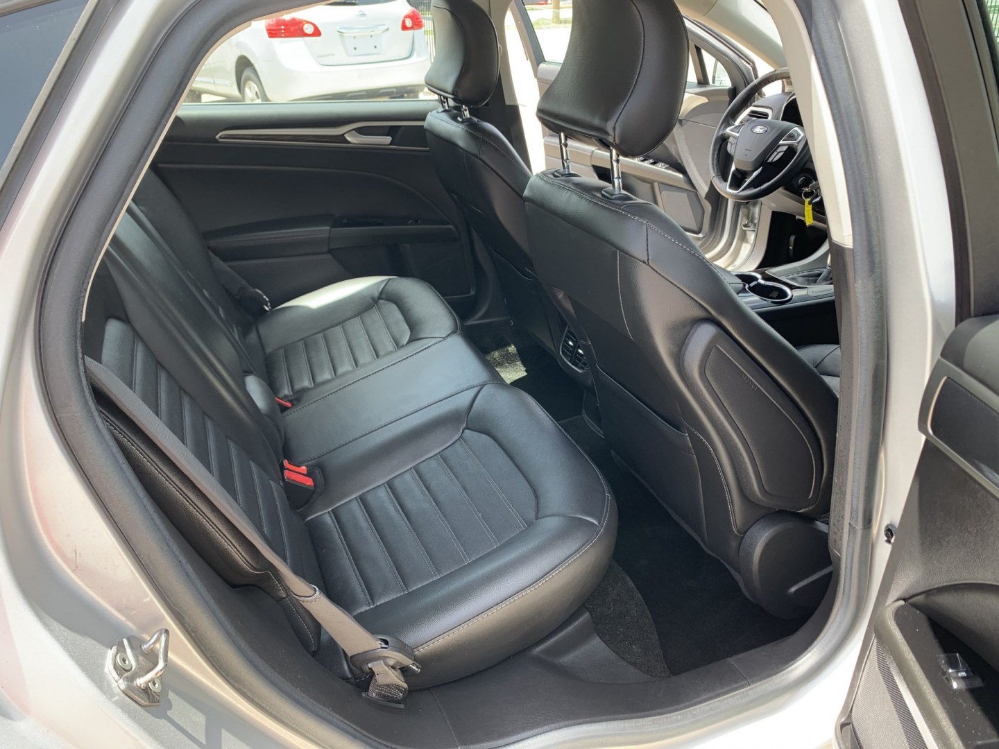 2016 Silver /Black Ford Fusion SE (3FA6P0HD5GR) with an 1.5L L4 DOHC 16V engine, Automatic transmission, located at 1830 North Belt Line Road, Irving, TX, 75061, (469) 524-0199, 32.834373, -96.993584- Photo#9